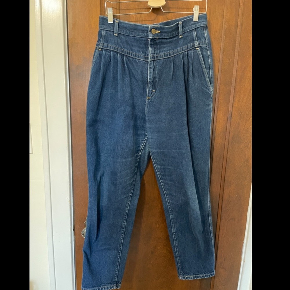 Lee's *super* high-waisted vintage jeans, cool waist detail!